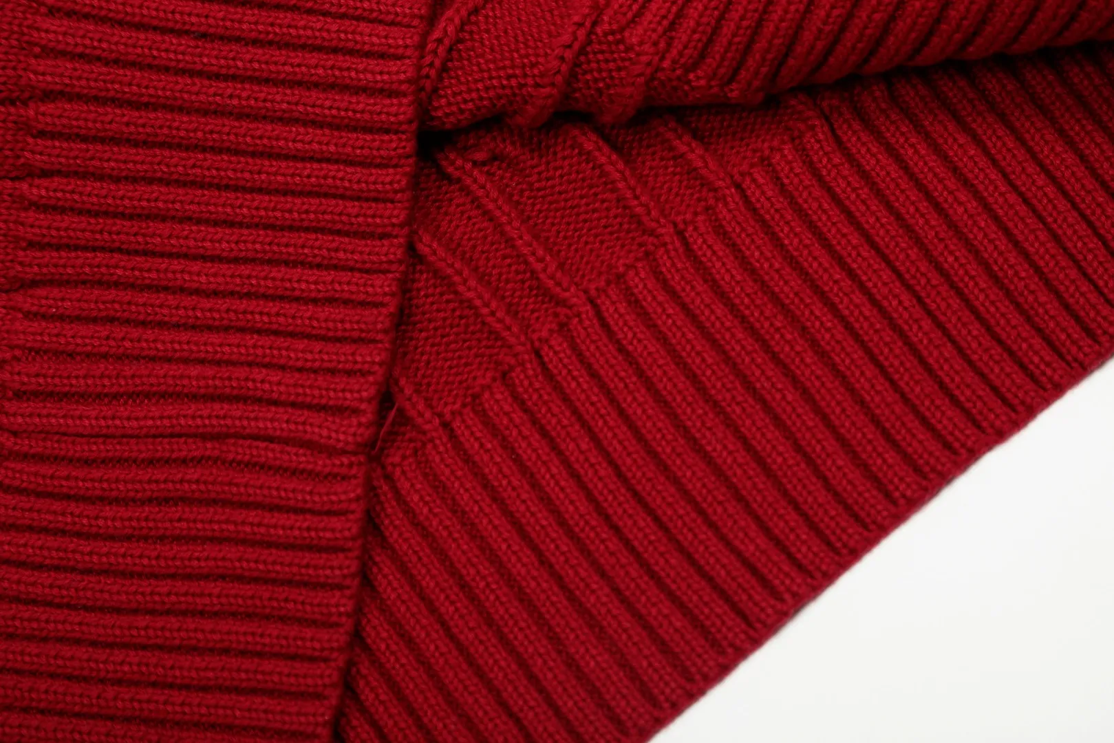 P270 Top quality" Style number: DS822# (not off the shelves all year round) [Ralph Lauren solid color pony embroidered logo lapel twist knitted cardigan] ✅Ralph Lauren Ralph Lauren classic basic versatile lapel knitted cardigan jacket ✅Main supply platform live broadcast Wholesale entity Replacement when out of stock Not off the shelf ✅ZP quality 1:1 version Scan the code to enter the GF website Counter quality ✅Detailed quality is the only one in Guangzhou Imported quality cotton yarn, focusing on high-end, cost-effective, good quality needless to say ✅The version is restored to the original order, the maximum size can be worn up to 160 pounds, loose, comfortable and stress-free ✅The upper body is simple and easy to match, ootd must-have style, good-looking clothes are never picky, a must-have recommendation for couples. Size: S-XL Color: black white gray almond light blue khaki pink burgundy Chinese red navy white label navy red label